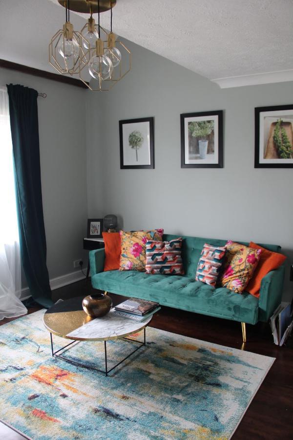 Beautiful Apartment In Guildford With Parking Send Exteriér fotografie