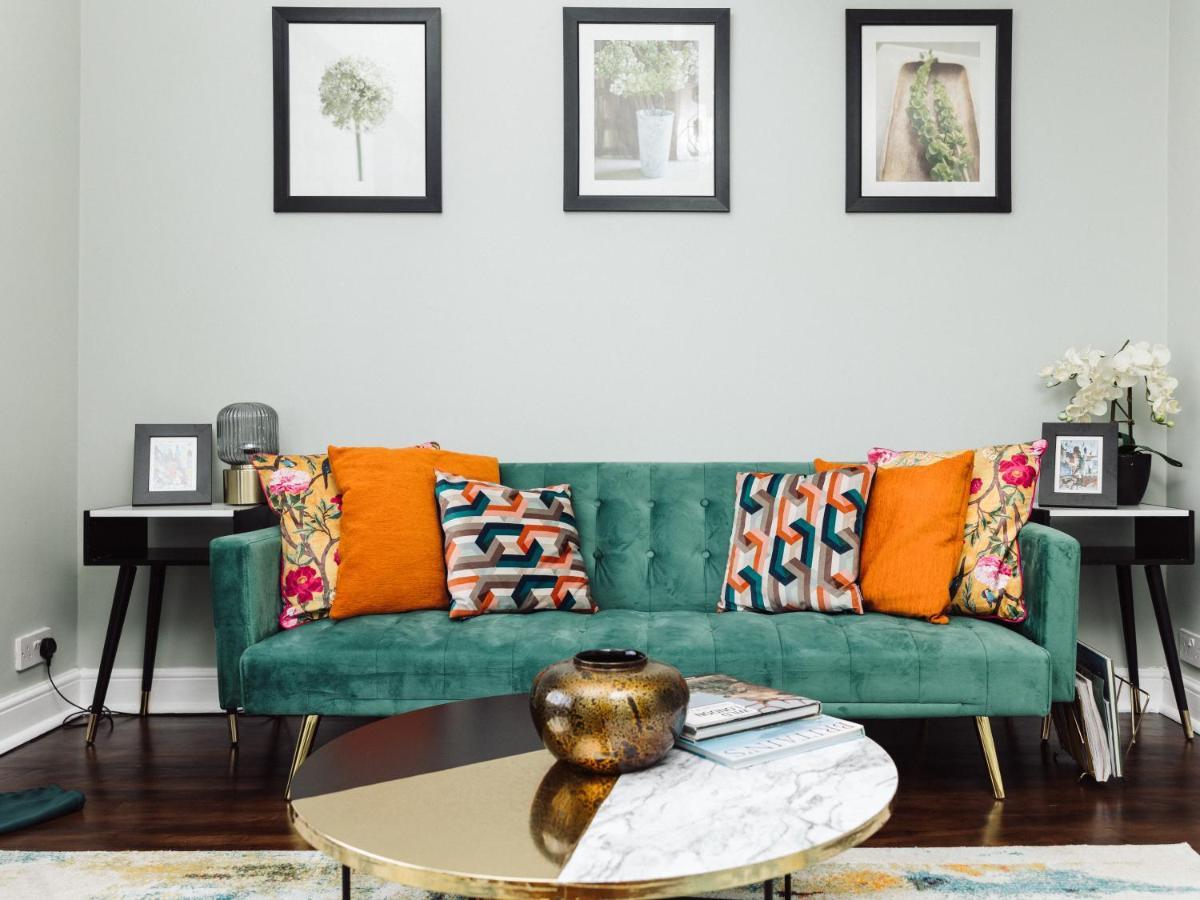 Beautiful Apartment In Guildford With Parking Send Exteriér fotografie