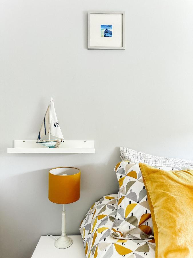 Beautiful Apartment In Guildford With Parking Send Exteriér fotografie