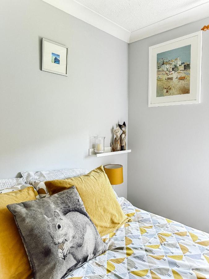 Beautiful Apartment In Guildford With Parking Send Exteriér fotografie