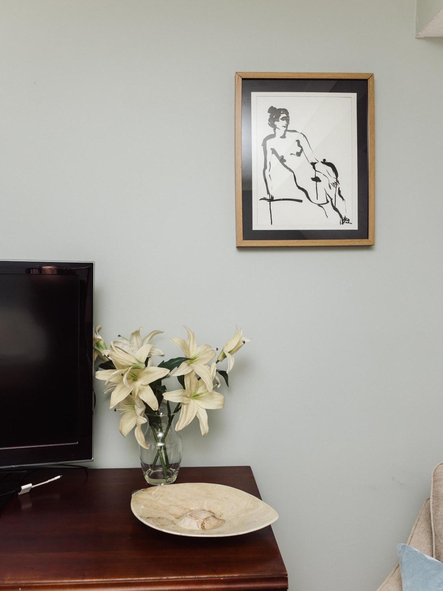 Beautiful Apartment In Guildford With Parking Send Exteriér fotografie