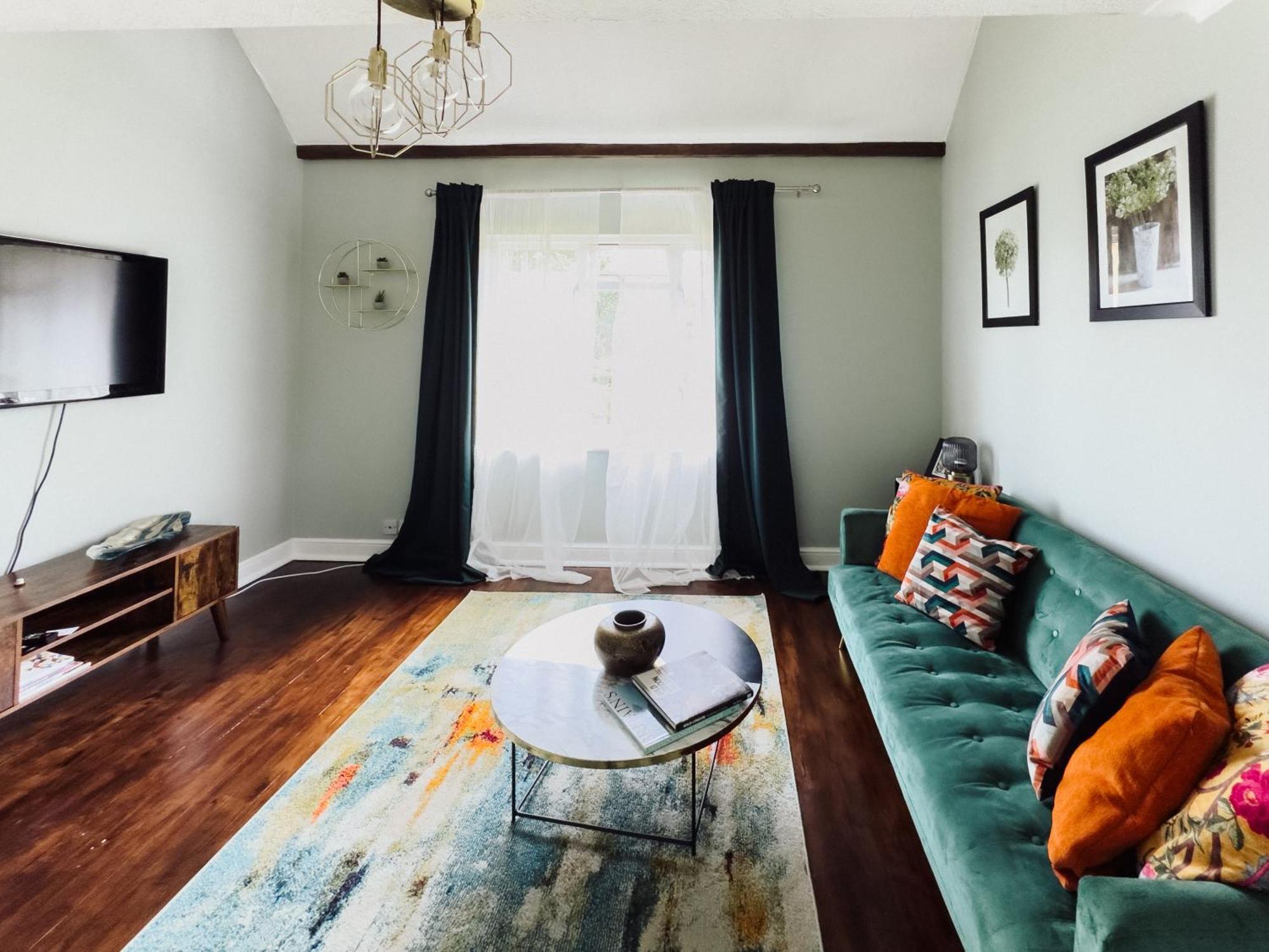 Beautiful Apartment In Guildford With Parking Send Exteriér fotografie